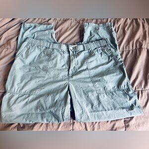 Lou & Grey Women's Cropped Pants in army green